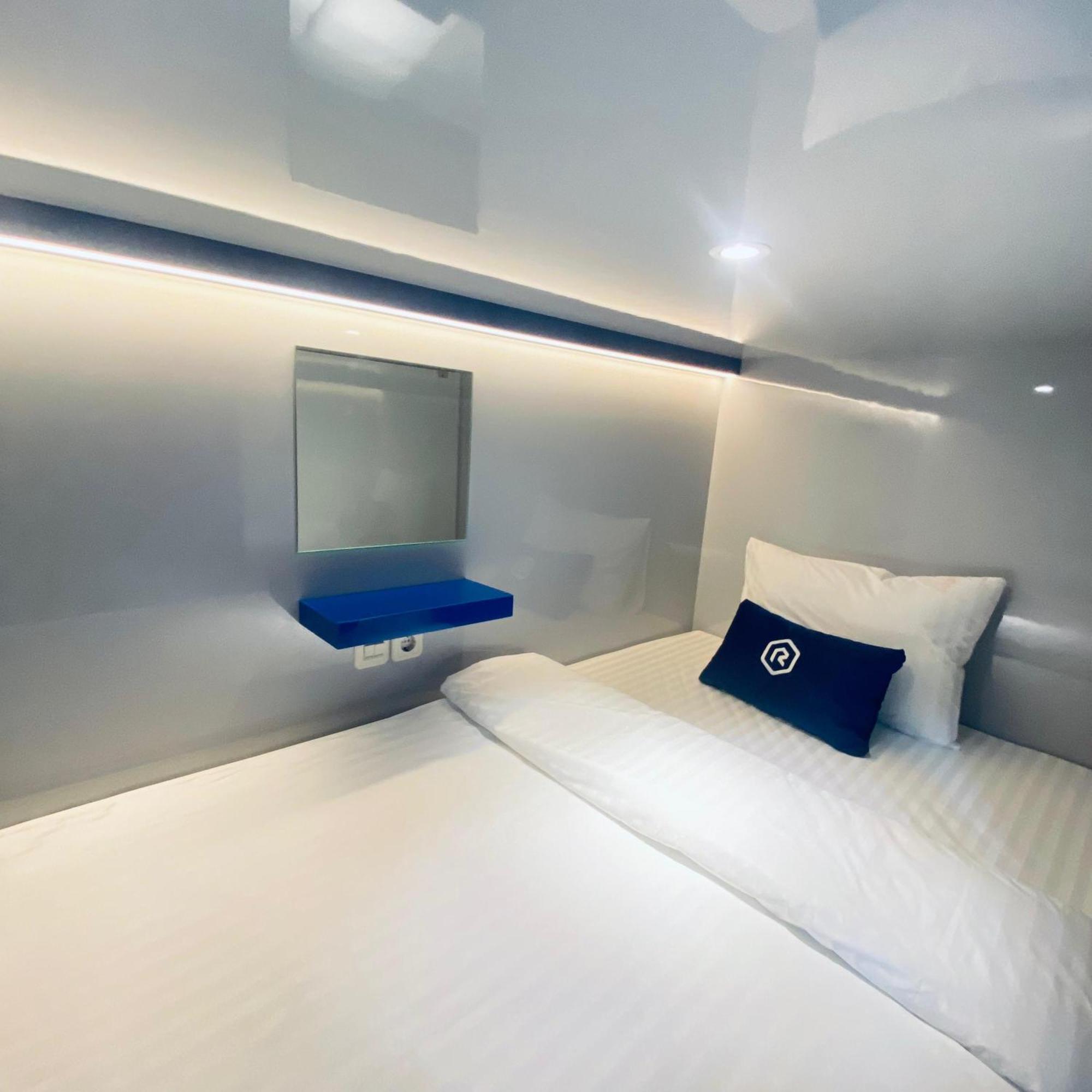Hotel Rosalyne Sleepbox Malioboro 3 Yogyakarta Exterior foto