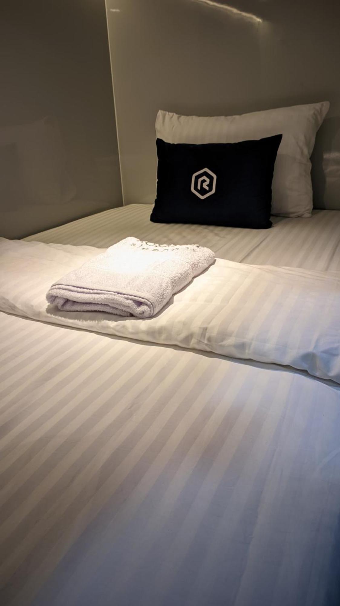 Hotel Rosalyne Sleepbox Malioboro 3 Yogyakarta Exterior foto